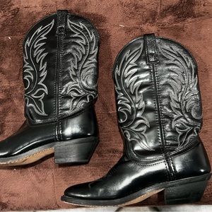 Laredo Cowboy Shoes, size 6 1/2. Leather. Wore only 2 times, still very clean.
